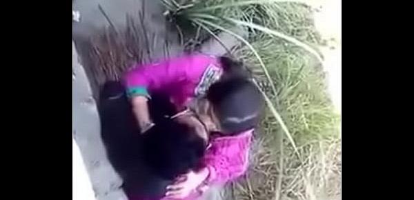  Village Desi indian couple outdoor sex, outdoor sex couple, viral sex Desi indian couple doing sex at outdoor